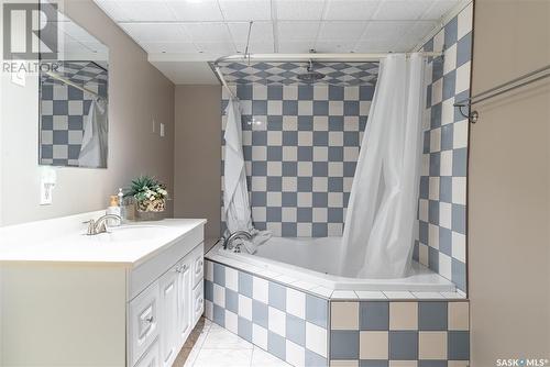 314 Centre Avenue, Meadow Lake, SK - Indoor Photo Showing Bathroom