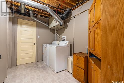 314 Centre Avenue, Meadow Lake, SK - Indoor Photo Showing Laundry Room