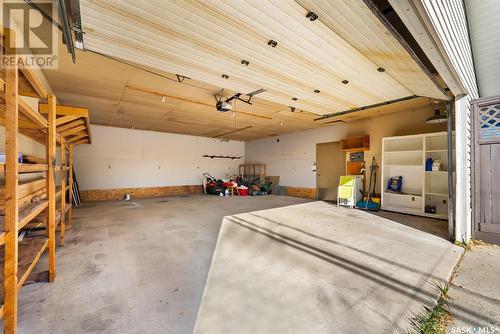 2700 Quinn Drive, Regina, SK - Indoor Photo Showing Garage