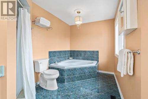 32 Oak Street, Halton Hills, ON - Indoor Photo Showing Bathroom