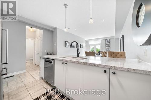 15 - 5056 New Street, Burlington, ON - Indoor Photo Showing Kitchen