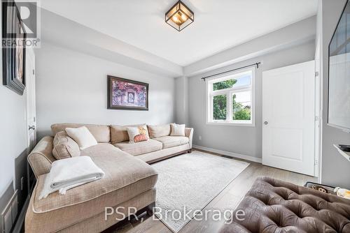 15 - 5056 New Street, Burlington, ON - Indoor Photo Showing Living Room