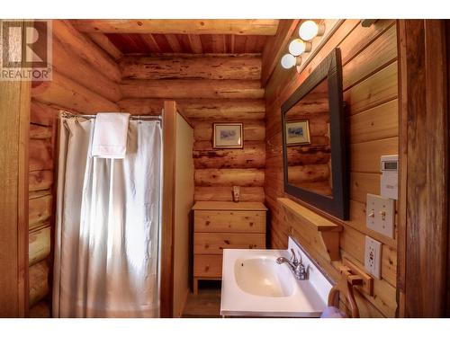 6540 Stanley Road, Ta Ta Creek, BC - Indoor Photo Showing Bathroom