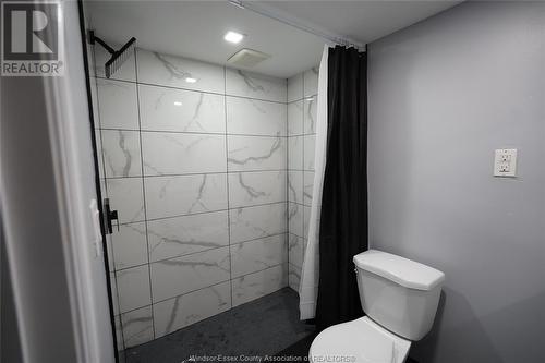 3085 Longfellow Unit# Lower, Windsor, ON - Indoor Photo Showing Bathroom