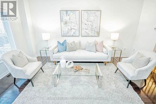 85 Frenchpark Circle, Brampton, ON - Indoor Photo Showing Living Room