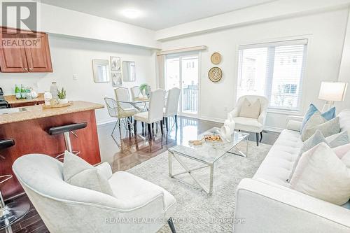 85 Frenchpark Circle, Brampton, ON - Indoor Photo Showing Living Room