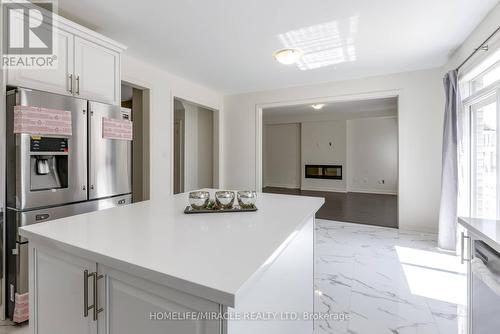 21 Ezra Crescent, Brampton, ON - Indoor Photo Showing Kitchen