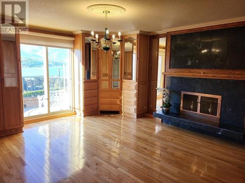 327 Carmel Crescent, Okanagan Falls, BC - Indoor Photo Showing Living Room With Fireplace