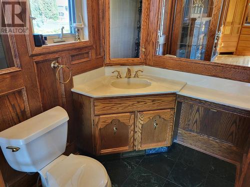 327 Carmel Crescent, Okanagan Falls, BC - Indoor Photo Showing Bathroom