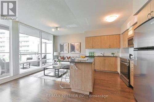 405 - 2240 Lakeshore Boulevard W, Toronto, ON - Indoor Photo Showing Kitchen