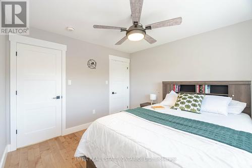 walkin closet - 11786 Parson Road, St. Thomas, ON - Indoor Photo Showing Bedroom