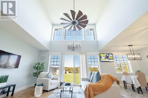 11786 Parson Road, Southwold, ON - Indoor Photo Showing Living Room