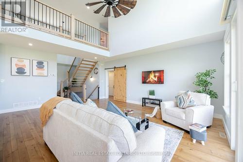 11786 Parson Road, Southwold, ON - Indoor Photo Showing Living Room