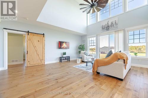 11786 Parson Road, Southwold, ON - Indoor Photo Showing Living Room