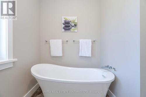 11786 Parson Road, Southwold, ON - Indoor Photo Showing Bathroom