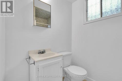 83 Hawthorne Road, London, ON - Indoor Photo Showing Bathroom