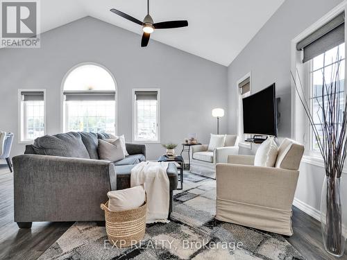 3501 - 300 Croft Street, Port Hope, ON - Indoor Photo Showing Living Room