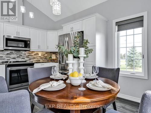 3501 - 300 Croft Street, Port Hope, ON - Indoor Photo Showing Dining Room