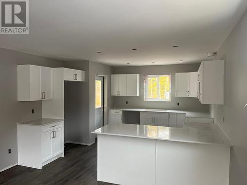 3716 Toba  Road, Castlegar, BC - Indoor Photo Showing Kitchen