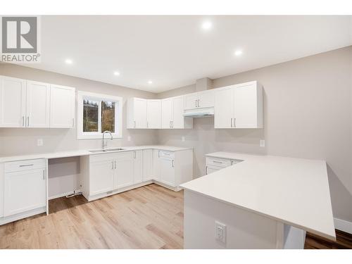 3716 Toba Road, Castlegar, BC - Indoor Photo Showing Kitchen