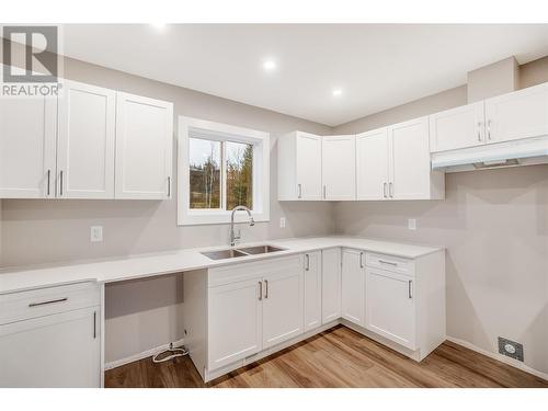 3716 Toba Road, Castlegar, BC - Indoor Photo Showing Kitchen With Double Sink