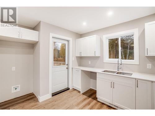 3716 Toba Road, Castlegar, BC - Indoor Photo Showing Kitchen With Double Sink