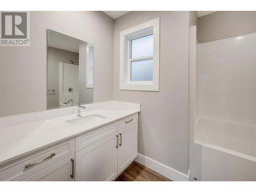 3716 Toba Road, Castlegar, BC - Indoor Photo Showing Bathroom