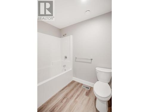 3716 Toba Road, Castlegar, BC - Indoor Photo Showing Bathroom