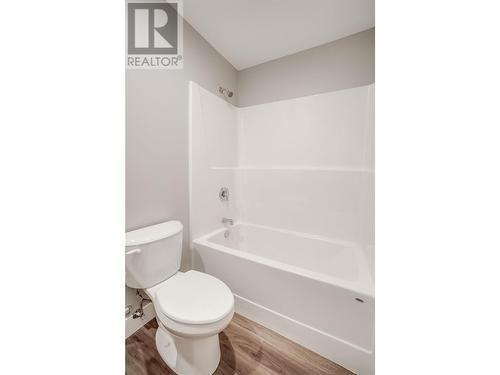 3716 Toba Road, Castlegar, BC - Indoor Photo Showing Bathroom