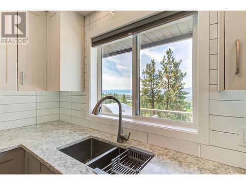 1044 James Hockey Place, Kelowna, BC - Indoor Photo Showing Kitchen With Double Sink