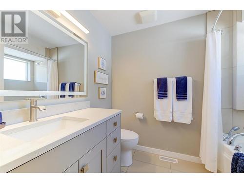 1044 James Hockey Place, Kelowna, BC - Indoor Photo Showing Bathroom