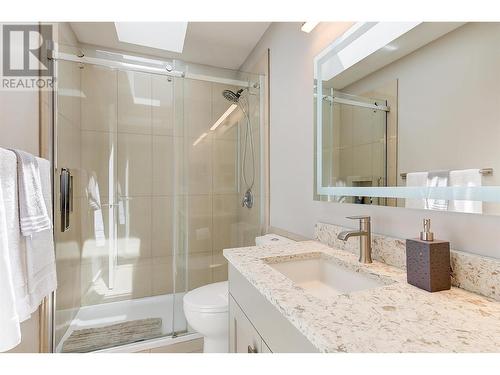 1044 James Hockey Place, Kelowna, BC - Indoor Photo Showing Bathroom