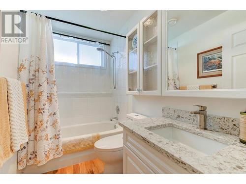 1044 James Hockey Place, Kelowna, BC - Indoor Photo Showing Bathroom