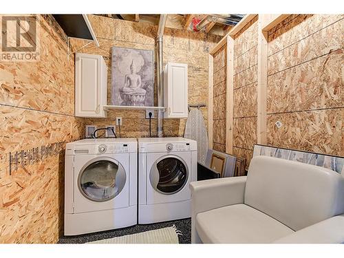 1044 James Hockey Place, Kelowna, BC - Indoor Photo Showing Laundry Room