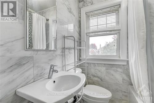 433 Holland Avenue, Ottawa, ON - Indoor Photo Showing Bathroom