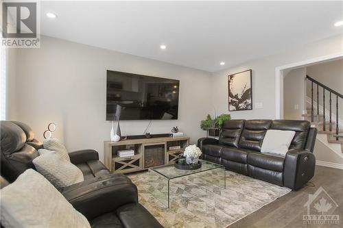 306 Sweetfern Crescent, Ottawa, ON - Indoor Photo Showing Living Room