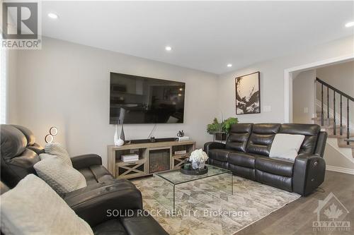 306 Sweetfern Crescent, Ottawa, ON - Indoor Photo Showing Living Room