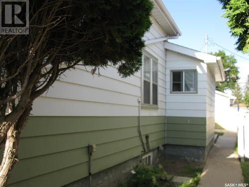 2037 Reynolds Street, Regina, SK - Outdoor