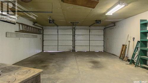 2037 Reynolds Street, Regina, SK - Indoor Photo Showing Garage