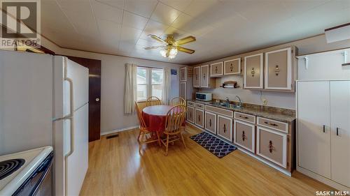 2037 Reynolds Street, Regina, SK - Indoor Photo Showing Kitchen