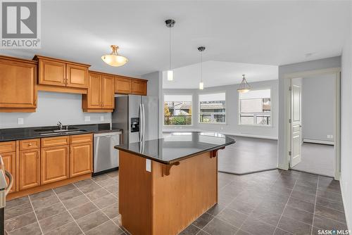 311 619 Saskatchewan Crescent W, Saskatoon, SK - Indoor Photo Showing Kitchen With Stainless Steel Kitchen