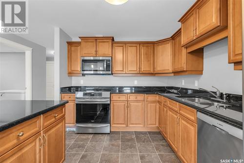 311 619 Saskatchewan Crescent W, Saskatoon, SK - Indoor Photo Showing Kitchen With Double Sink