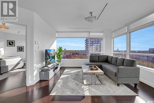 706 2300 Broad Street, Regina, SK - Indoor Photo Showing Living Room