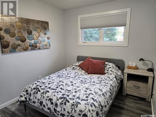 405 Mcgillivray Street, Outlook, SK - Indoor Photo Showing Bedroom