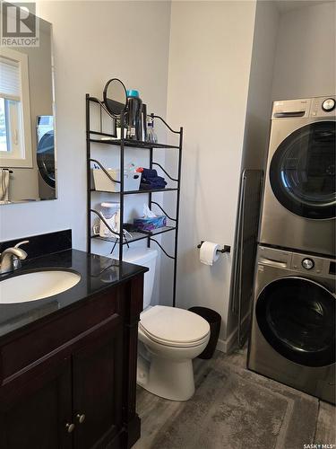 405 Mcgillivray Street, Outlook, SK - Indoor Photo Showing Laundry Room