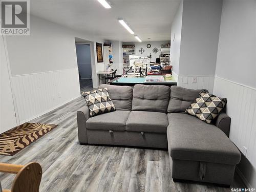 405 Mcgillivray Street, Outlook, SK - Indoor Photo Showing Living Room