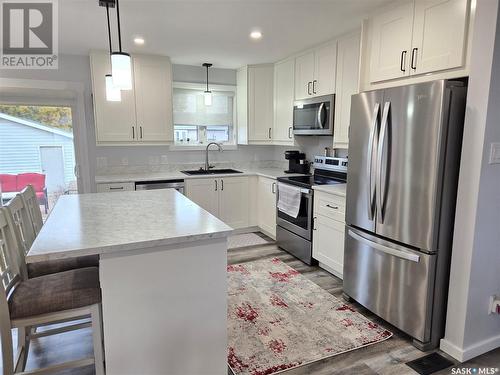 405 Mcgillivray Street, Outlook, SK - Indoor Photo Showing Kitchen With Stainless Steel Kitchen With Upgraded Kitchen