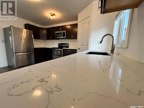 1640 C Avenue N, Saskatoon, SK - Indoor Photo Showing Kitchen