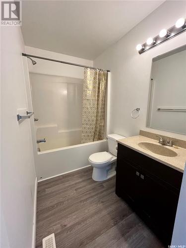 1640 C Avenue N, Saskatoon, SK - Indoor Photo Showing Bathroom