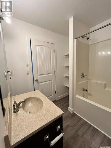 1640 C Avenue N, Saskatoon, SK - Indoor Photo Showing Bathroom